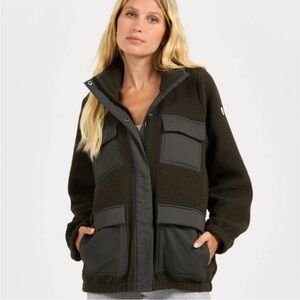 Vuori Utility Sherpa Jacket in Dark Oregano Green Size Large